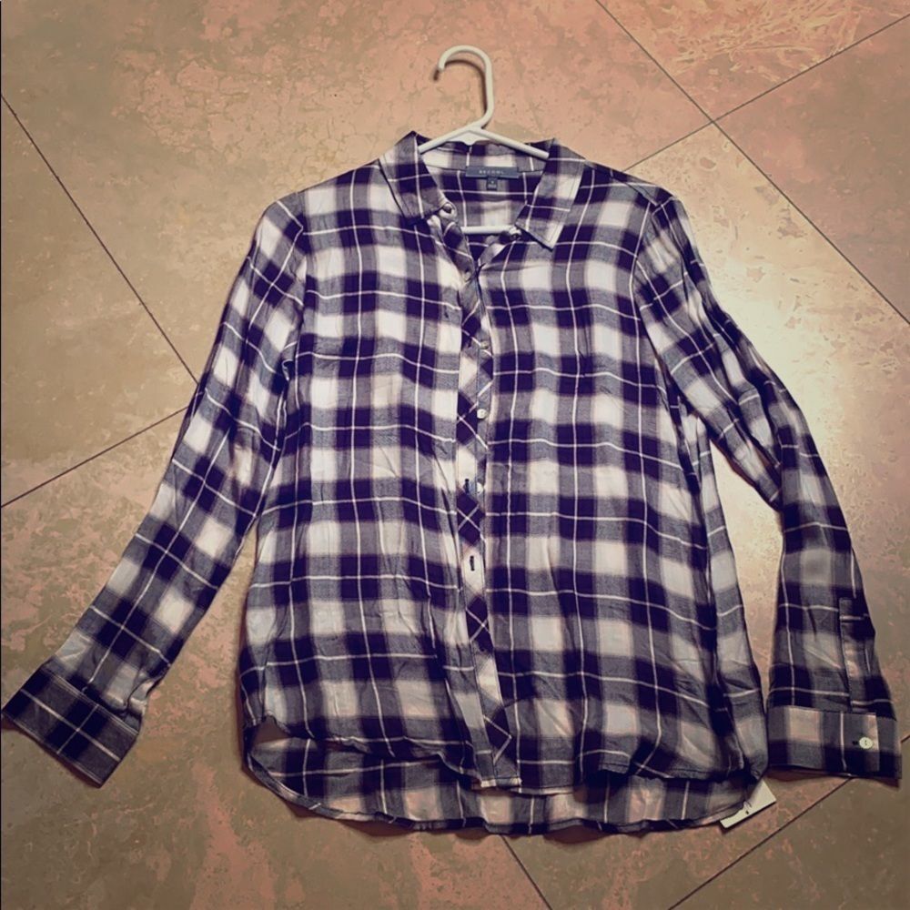 💕Cute button up 💕 - Picture 2 of 4